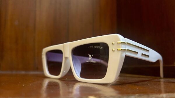 Elegant brown Square Sunglasses - Modern Fashion Accessory